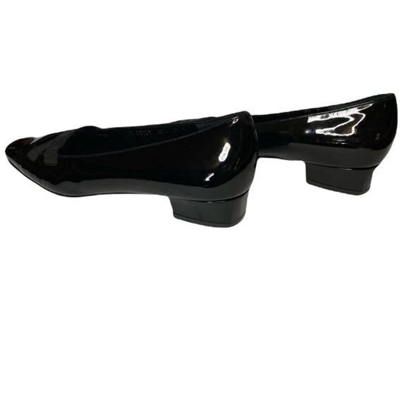 Salvador Ferragamo patent crisscross flats 7.5 B - Picture 5 of 7